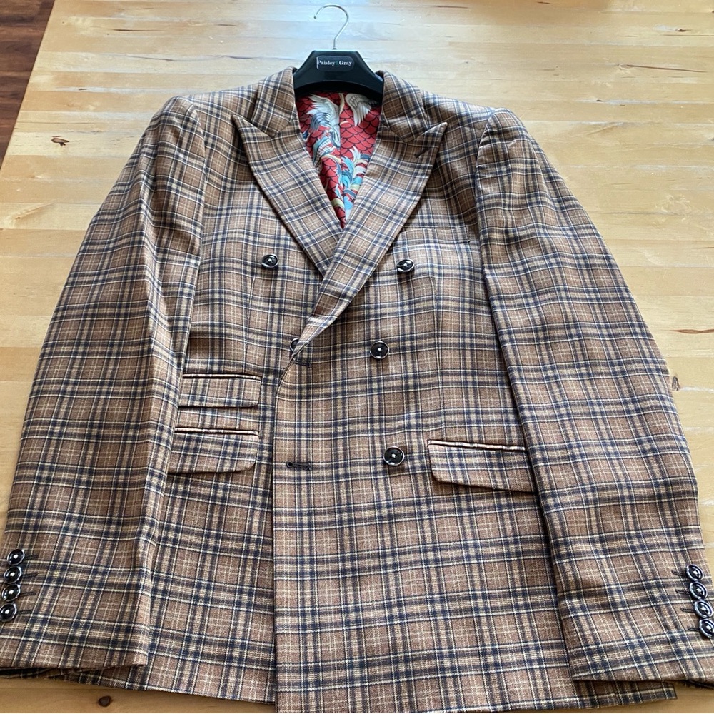 Paisley & Gray men’s double breasted plaid tan blazer 38R red silk lining NWOT